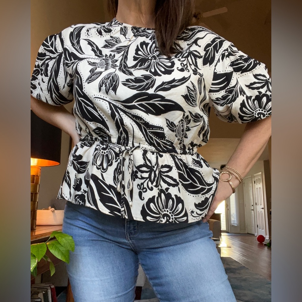Black and Creme crop waist blouse, size large